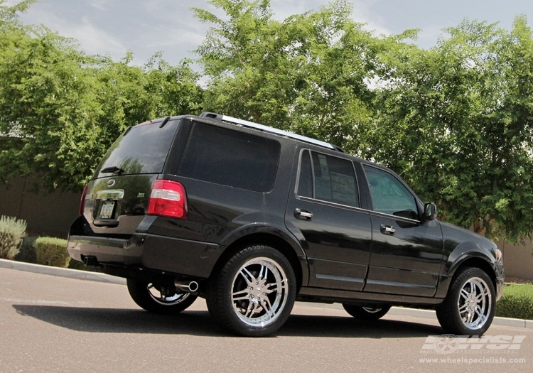 2011 Ford Expedition with 22" Giovanna Calisix in Chrome wheels