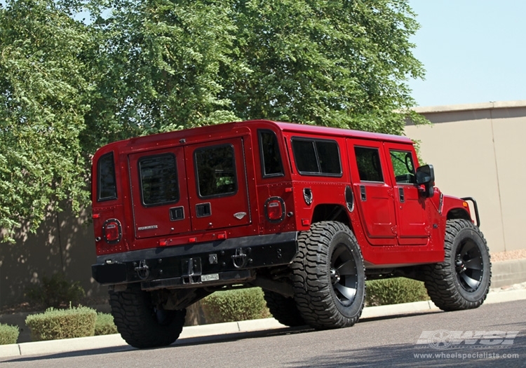 2005 Hummer H1 with 22" MKW M19 in Black (Matte) wheels