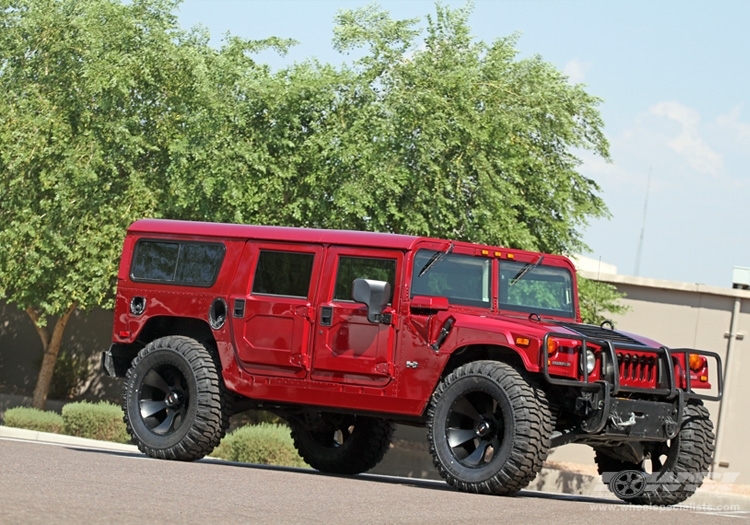 2005 Hummer H1 with 22" MKW M19 in Black (Matte) wheels