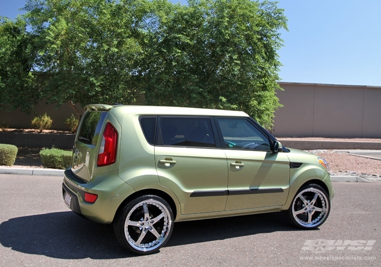 2011 Kia Soul with 20" Gianelle Spezia-5 in Chrome wheels