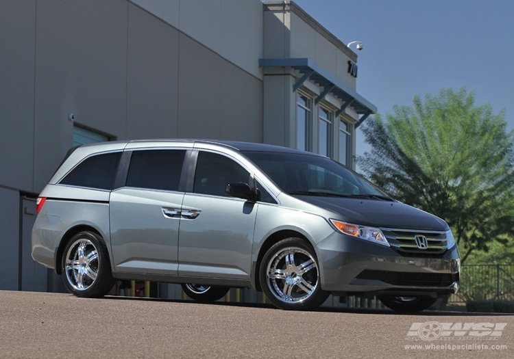 2011 Honda Odyssey with 20" MKW M105 in Chrome wheels