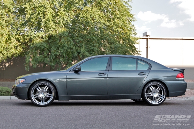 2009 BMW 7-Series with 22" MKW M105 in Chrome wheels
