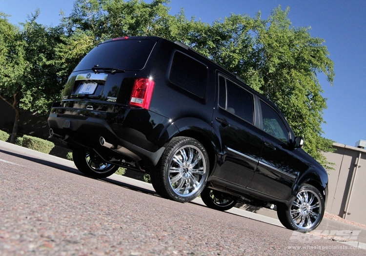 2012 Honda Pilot with 22" Avenue A601 in Chrome wheels