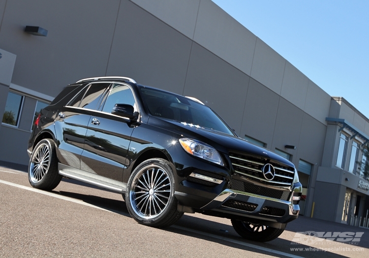 2012 Mercedes-Benz GLE/ML-Class with 22" Gianelle Trentino in Machined Black (Polished S/S Lip) wheels