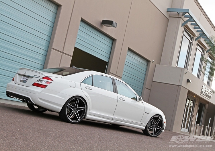 2011 Mercedes-Benz S-Class with 22" CEC 881 in Black Machined (Matte) wheels