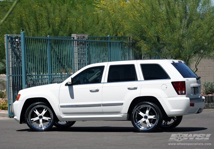 2008 Jeep Grand Cherokee with 22" Gianelle Qatar in Chrome wheels