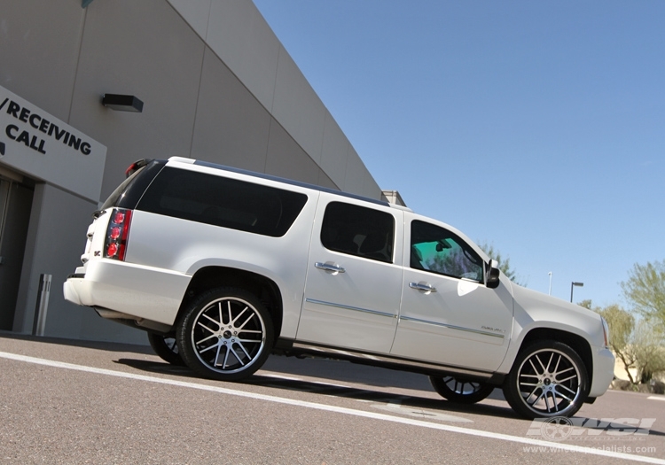 2010 GMC Yukon with 24" Gianelle Yerevan in Machined Black (Chrome S/S Lip) wheels