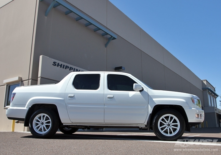 2010 Honda Ridgeline with 18" Enkei G5 in Black Machined wheels