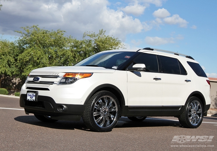 2013 Ford Explorer with 22" Avenue A601 in Chrome wheels