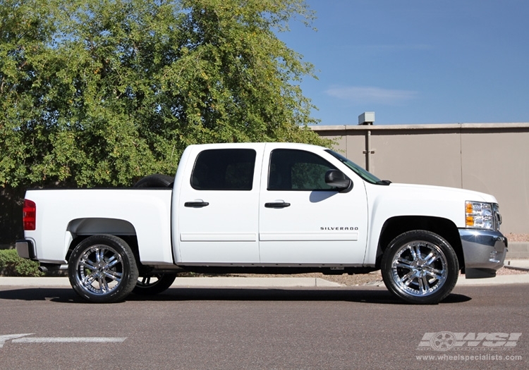 2011 Chevrolet Silverado 1500 with 22" Avenue A607 in Chrome wheels