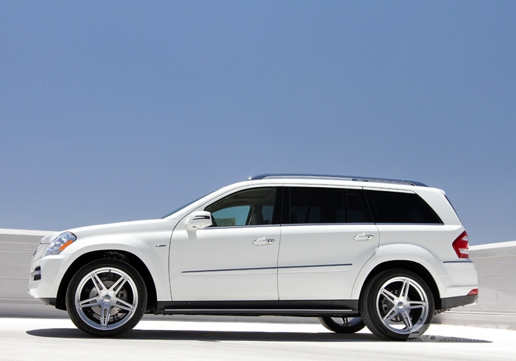 2012 Mercedes-Benz GLS/GL-Class with 22" CEC 881 in Silver wheels