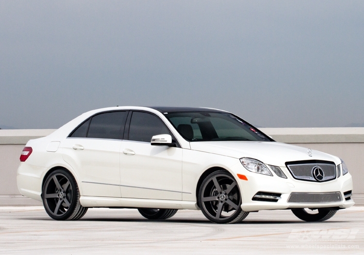 2013 Mercedes-Benz E-Class with 20" Vossen CV3-R in Gloss Graphite wheels