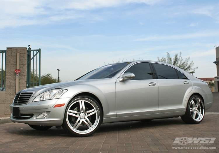 2007 Mercedes-Benz S-Class with 22" Vossen VVS-078 in Silver wheels