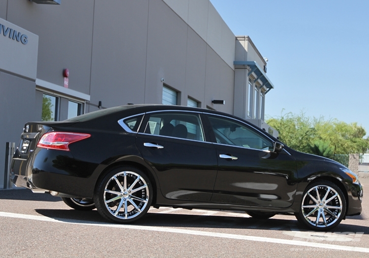 2013 Nissan Altima with 20" Gianelle Spidero-5 in Chrome wheels