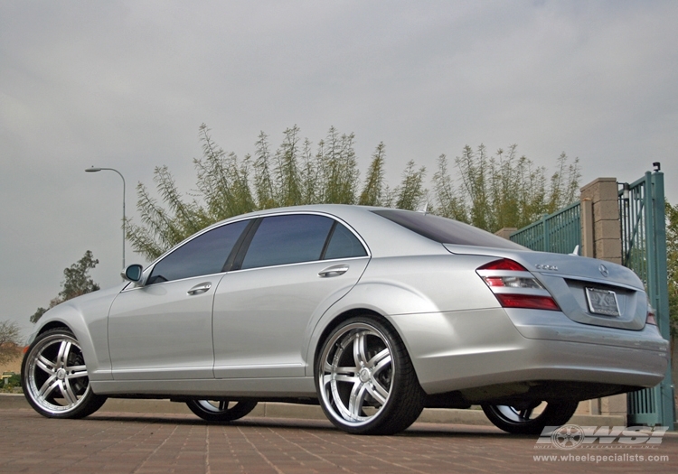 2007 Mercedes-Benz S-Class with 22" Vossen VVS-078 in Silver wheels