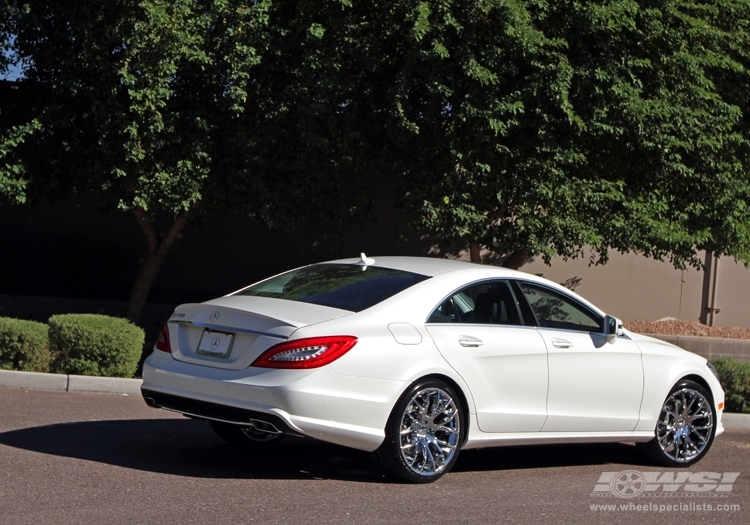 2012 Mercedes-Benz CLS-Class with 20" Giovanna Kilis in Chrome wheels