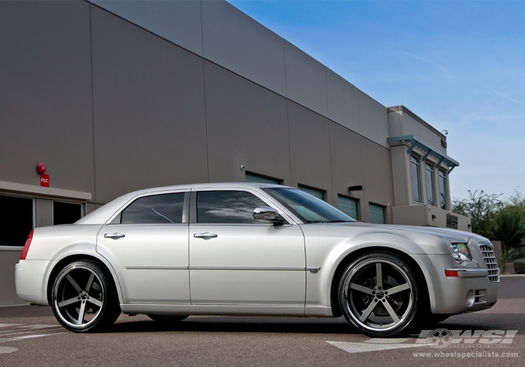 2010 Chrysler 300C with Giovanna Mecca in Graphite (Chrome S/S Lip) wheels