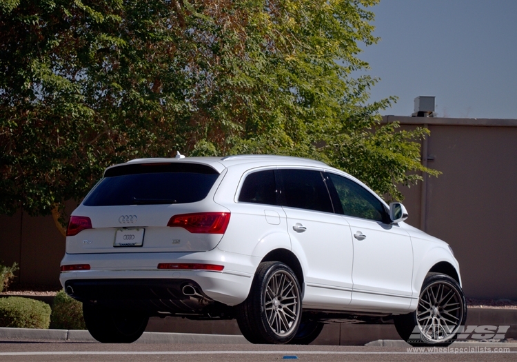 2012 Audi Q7 with 22" Savini BM-4 in Titanium wheels