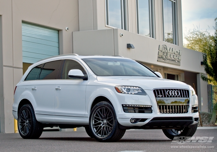 2012 Audi Q7 with Savini BM-4 in Titanium wheels