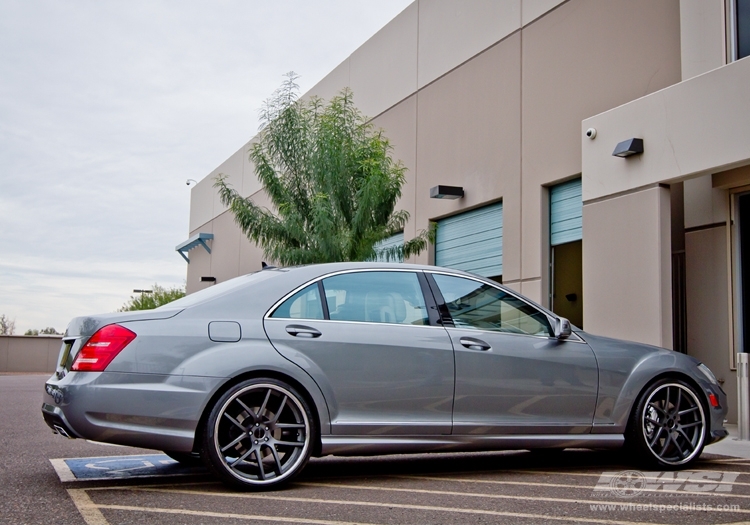 2012 Mercedes-Benz S-Class with Giovanna Monza in Graphite (Chrome S/S Lip) wheels