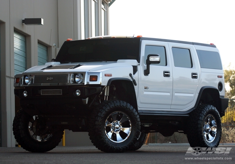 2007 Hummer H2 with 22" MKW M19 in Chrome wheels