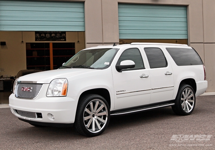 2010 GMC Yukon with 24" Gianelle Santo-2SS in Machined Silver (Chrome S/S Lip) wheels