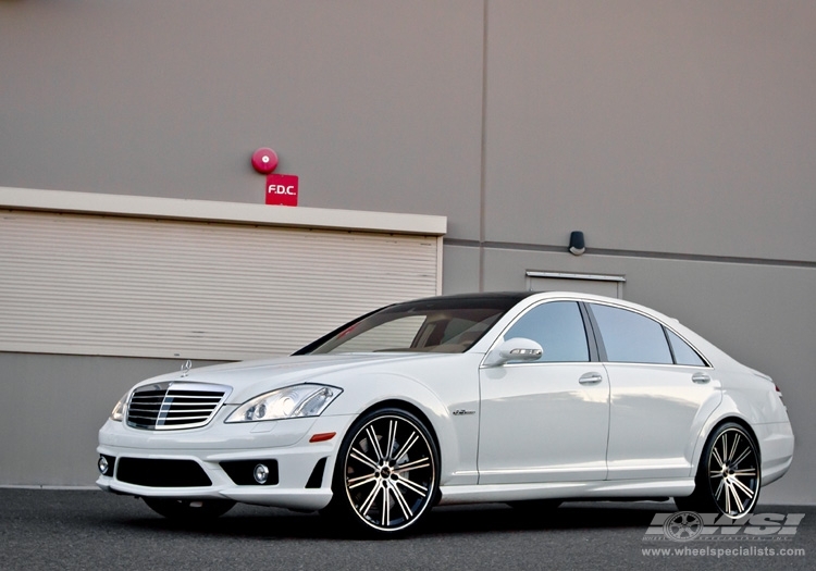 2011 Mercedes-Benz S-Class with 22" Savini BM-3 in Brushed Black (Chrome lip) wheels