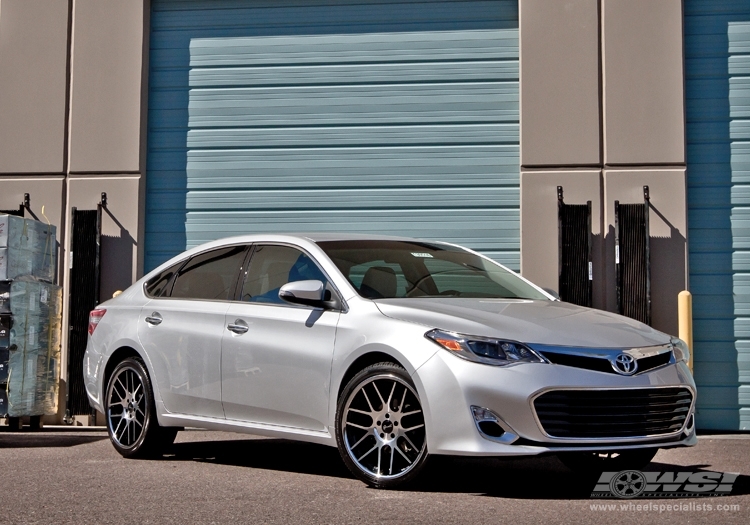 2013 Toyota Avalon with 20" Gianelle Yerevan in Machined Black (Chrome S/S Lip) wheels