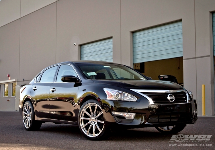 2013 Nissan Altima with 20" Gianelle Cuba-10 in Chrome wheels