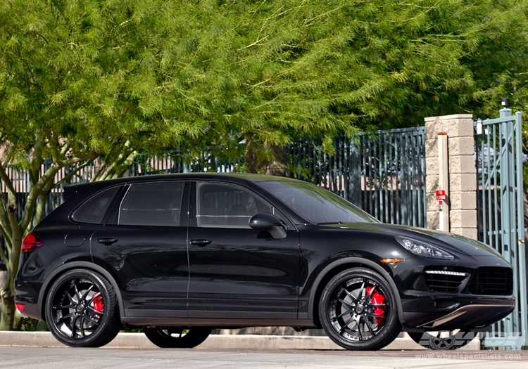 2013 Porsche Cayenne with 22" Savini Forged SV40S in Brushed Black (Chrome Lip) wheels