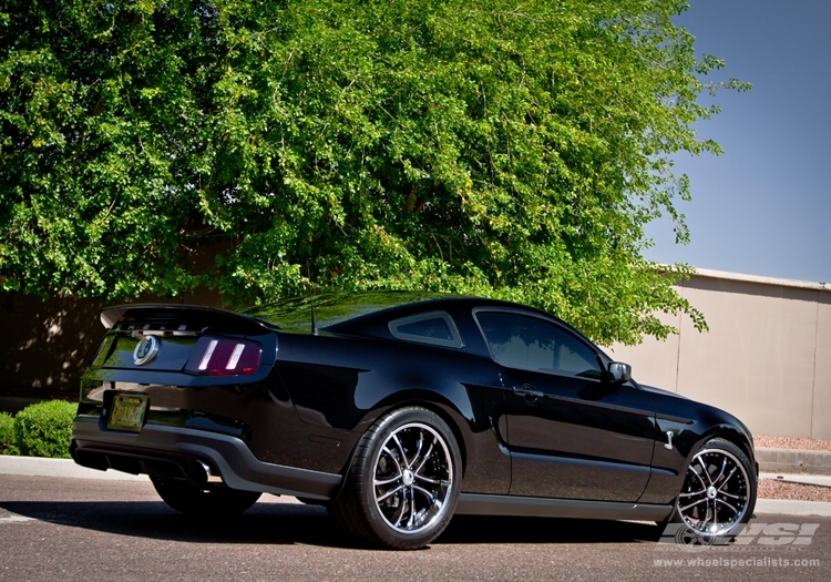 2012 Ford Mustang with 20" Duior DF-311 in Chrome (Black Accent) wheels