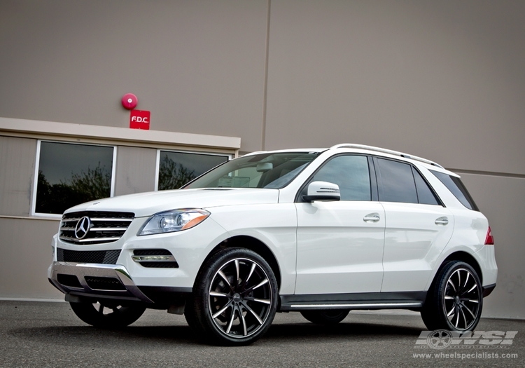 2013 Mercedes-Benz GLE/ML-Class with 22" Gianelle Cuba-10 in Matte Black (w/Ball Cut Details) wheels