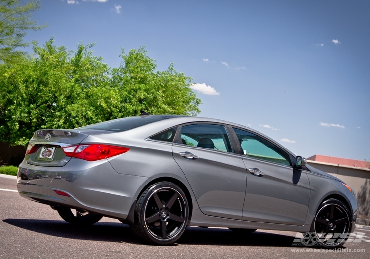 2013 Hyundai Sonata with 20" Koko Kuture Sardinia-5 in Matte Black wheels