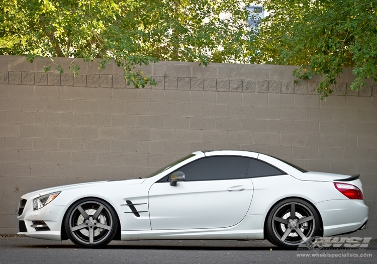 2013 Mercedes-Benz SL-Class with 20" Vossen CV3-R in Gloss Graphite wheels