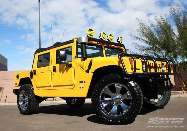 2004 Hummer H1 with 22" MKW M19 in Chrome wheels