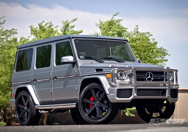 2013 Mercedes-Benz G-Class with 24" Giovanna Verona in Matte Black wheels