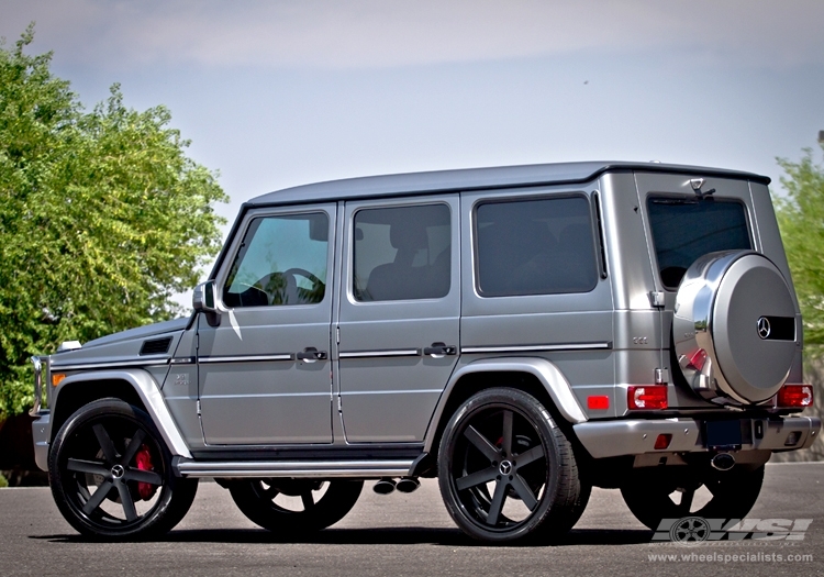 2013 Mercedes-Benz G-Class with 24" Giovanna Verona in Matte Black wheels