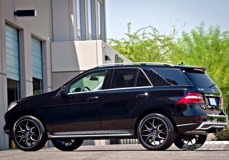 2013 Mercedes-Benz GLE/ML-Class with 22" Gianelle Puerto in Matte Black (Ball Cut Details) wheels