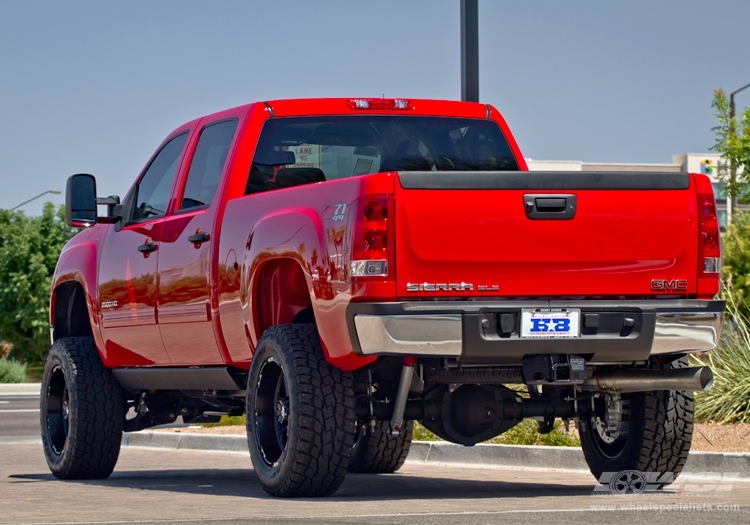 2013 GMC Sierra 2500 with 20" Hostile Off Road H102 Havoc-8 in Black (Asphalt) wheels