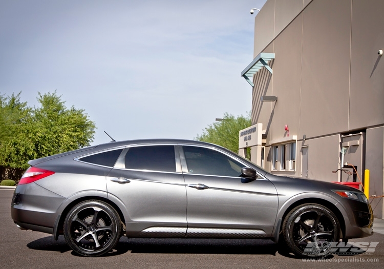 2012 Honda Accord Crosstour with 20" Giovanna Dalar-5 in Black wheels