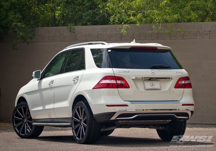 2013 Mercedes-Benz GLE/ML-Class with 22" Gianelle Santoneo in Matte Black (Ball Cut Details) wheels