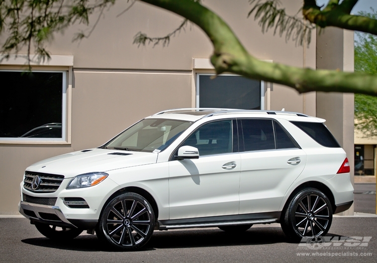 2013 Mercedes-Benz GLE/ML-Class with 22" Gianelle Santoneo in Matte Black (Ball Cut Details) wheels
