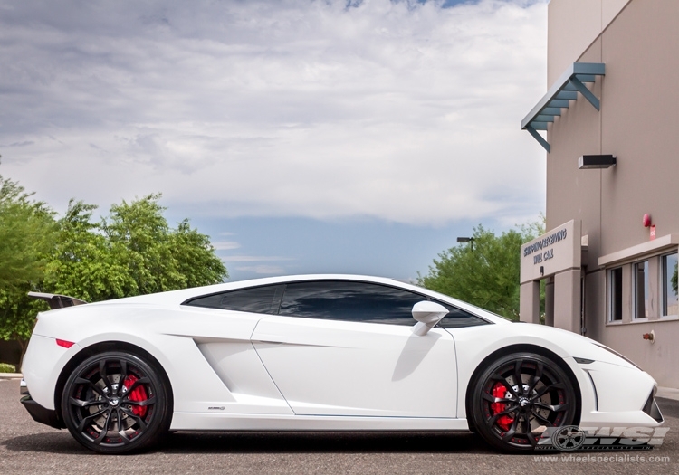 2013 Lamborghini Gallardo with 20" Forgiato F2.16 in Satin Black wheels