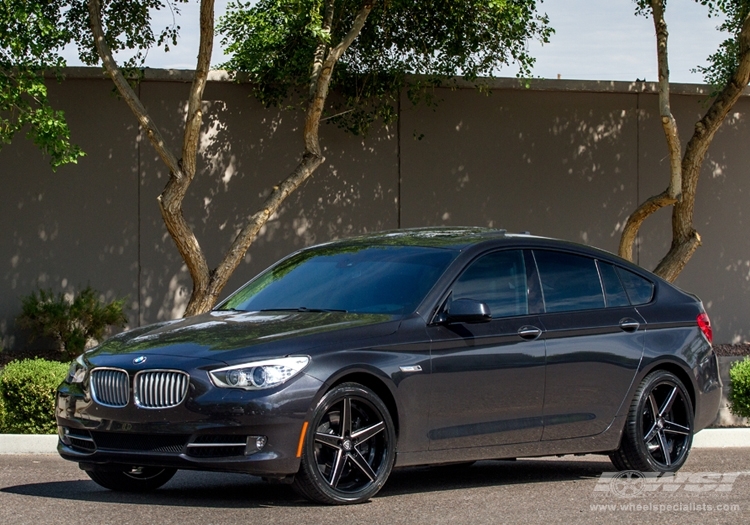2013 BMW 5-Series with 20" Lexani R-Four in Gloss Black (CNC Accents) wheels
