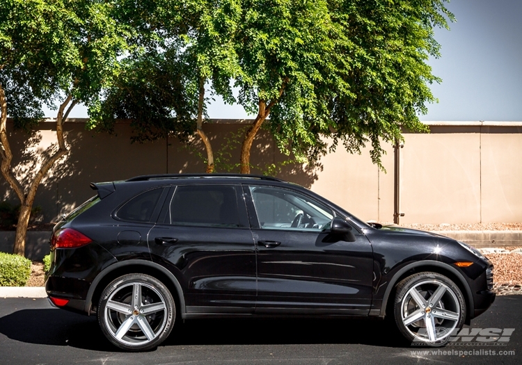 2013 Porsche Cayenne with 22" Giovanna Dramadio-RL in Silver wheels