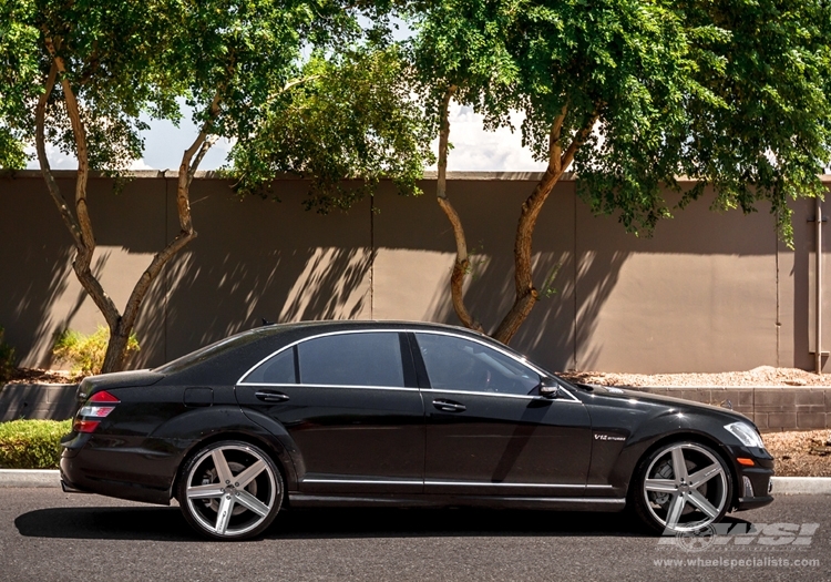 2010 Mercedes-Benz S-Class with 22" Giovanna Dramadio-RL in Silver wheels