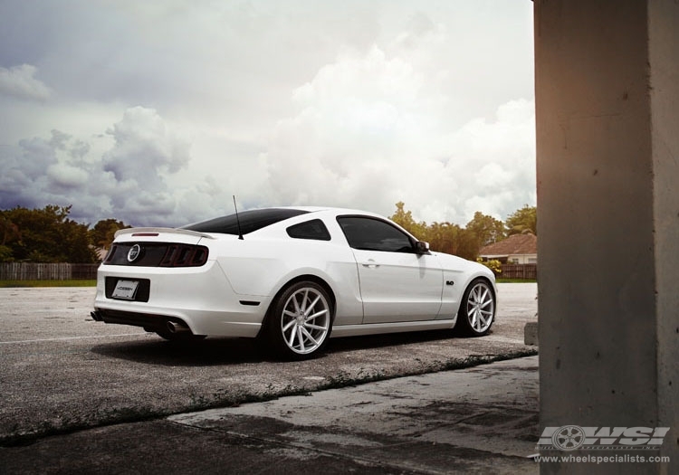 2013 Ford Mustang with 20" Vossen CVT in Silver Metallic wheels