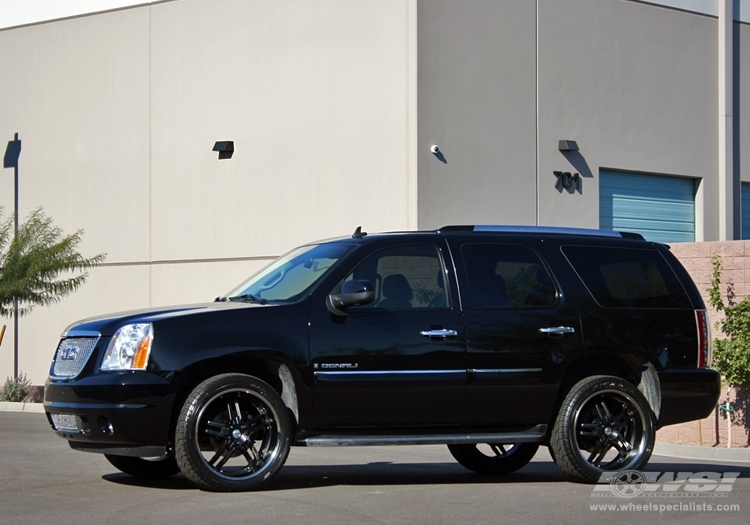 2007 GMC Yukon with 22" Giovanna Cuomo in Black (Machined Lip) wheels