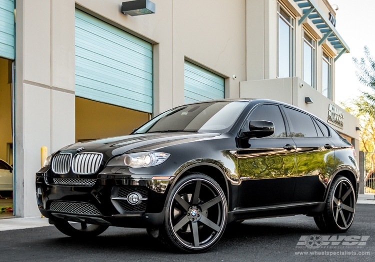 2012 BMW X6 with 24" Koko Kuture Sardinia-6 in Matte Black wheels