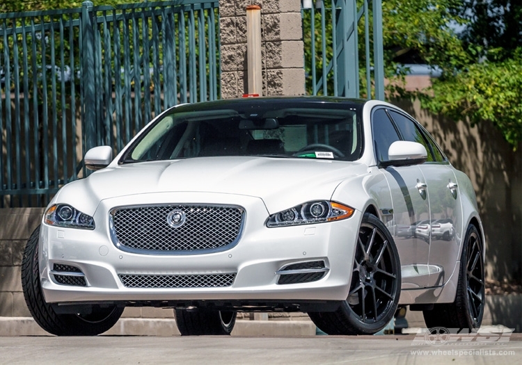 2012 Jaguar XJ with 20" Avant Garde M510 in Silver wheels